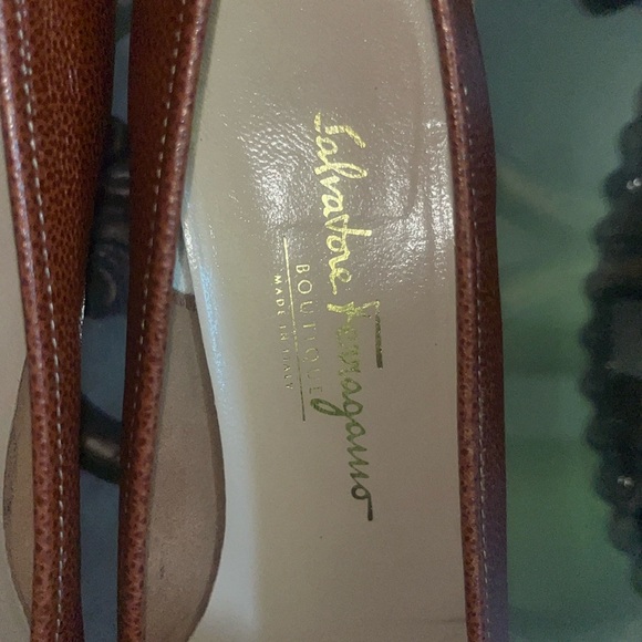Salvatore Ferragamo women shoes. Brown, size 9.5. Good condition - Picture 2 of 6